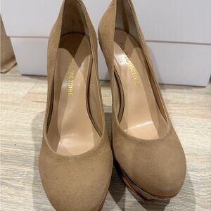 Pour La Victoire Camel Suede Heels
